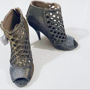 Christian Siriano Kaged Multi Color Heels Size 8 EUR 40